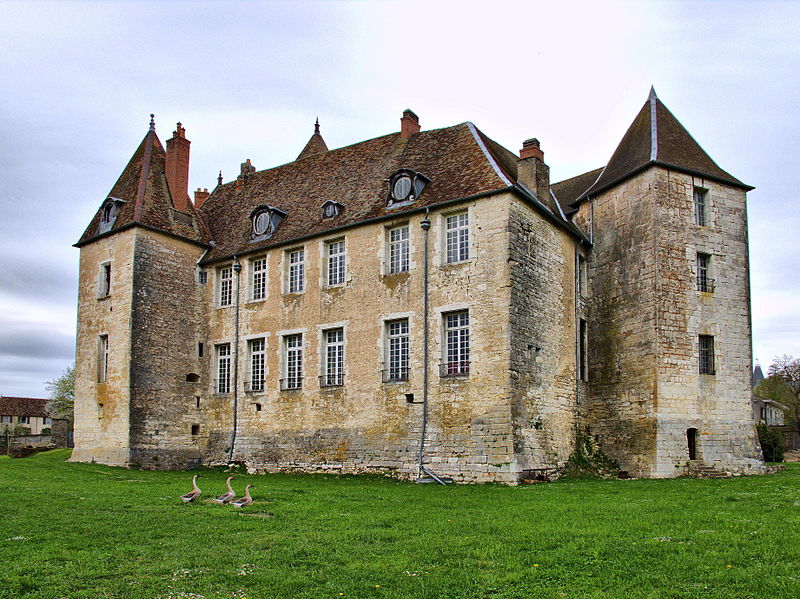 Château de Gy By JGS25 CC BY-SA 3.0 via Wikimedia Commons