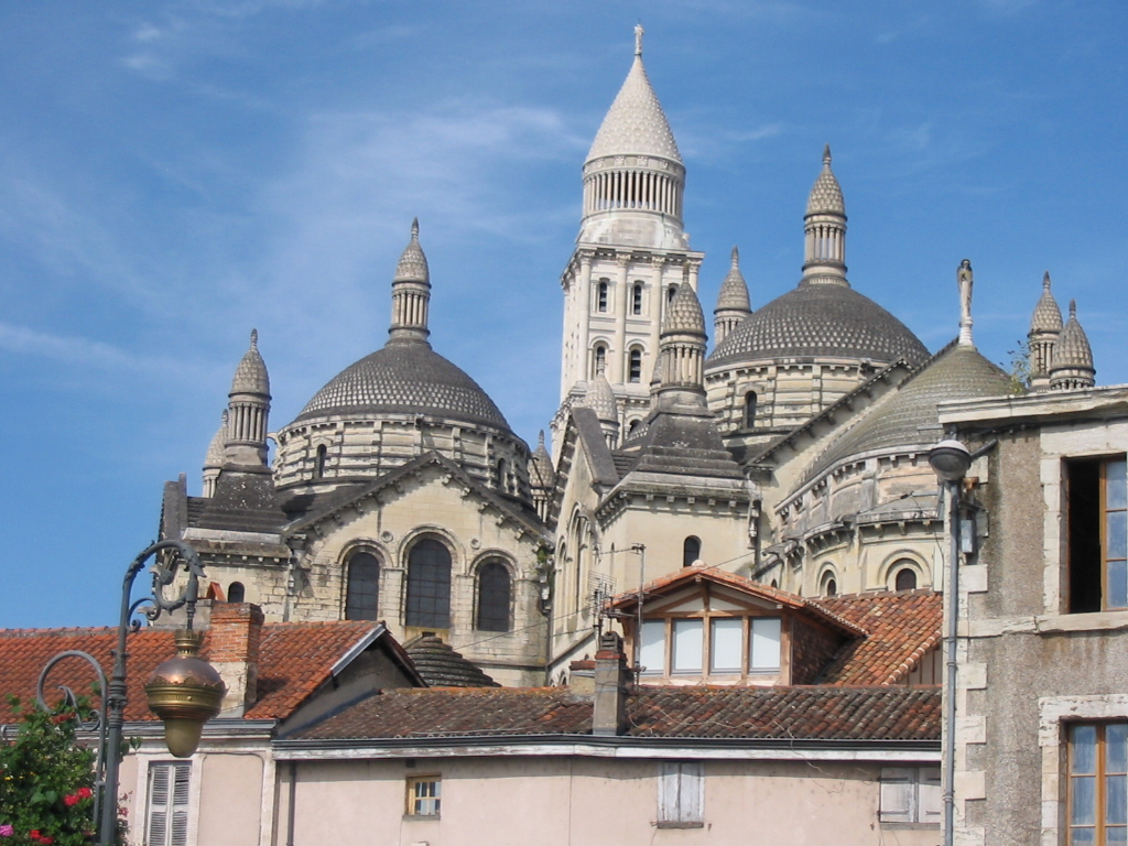 Périgueux et la Cathédrale Saint Front Par Olivier2000 [Public domain] via Wikimedia Commons