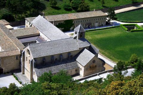 Abbaye de Sénanque By jean-louis Zimmermann CC BY 2.0via Wikimedia Commons