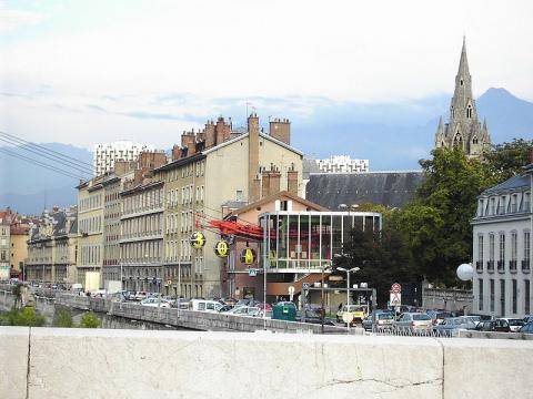 Téléphérique de Grenoble-Bastille By milky (Own work) [FAL], via Wikimedia Commons