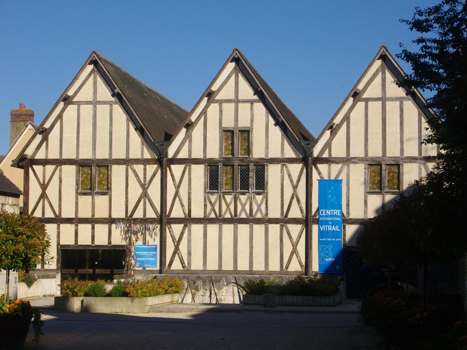 Centre international du Vitrail de Chartres
