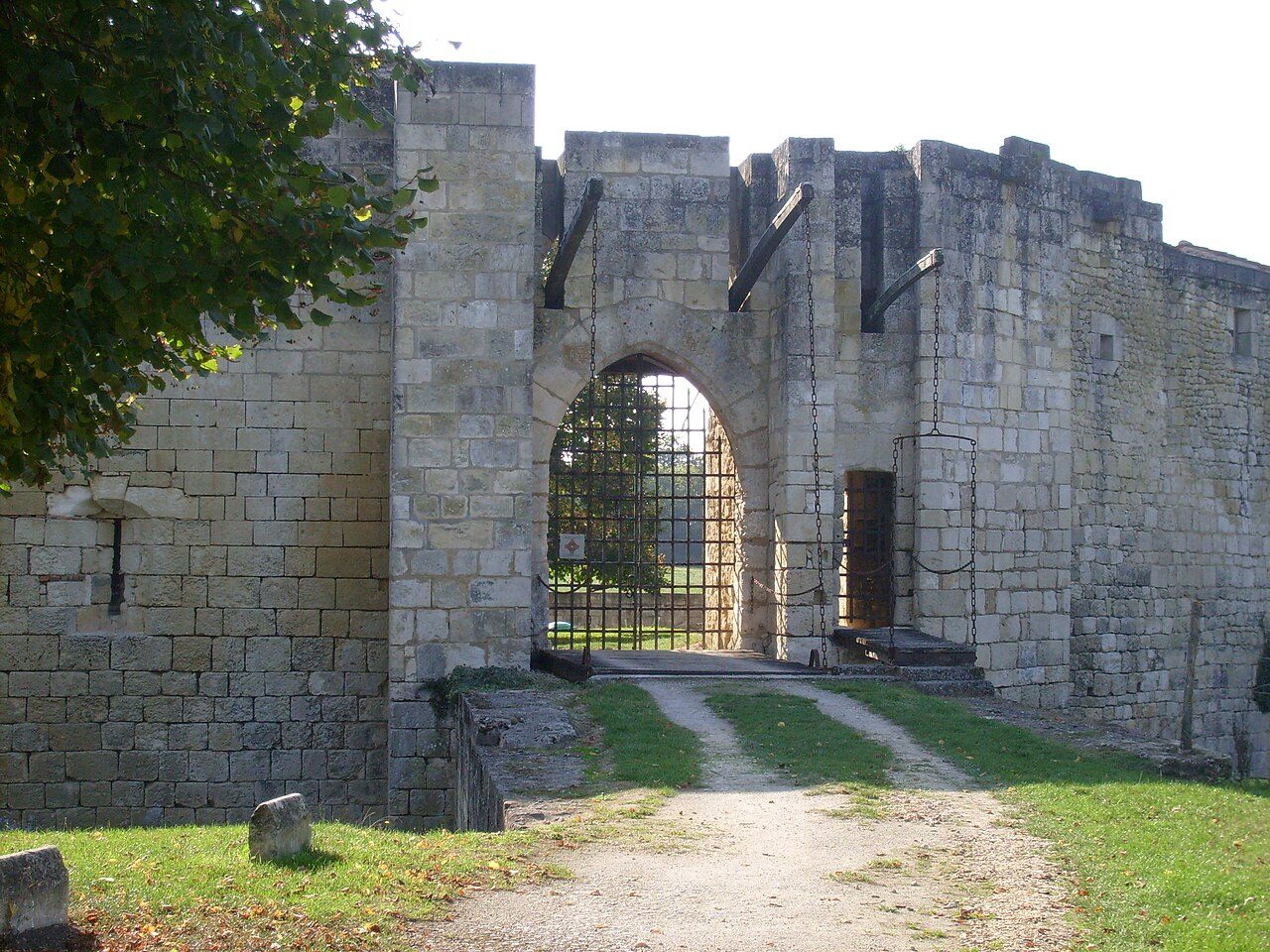 Château de Nieul-lès-Saintes