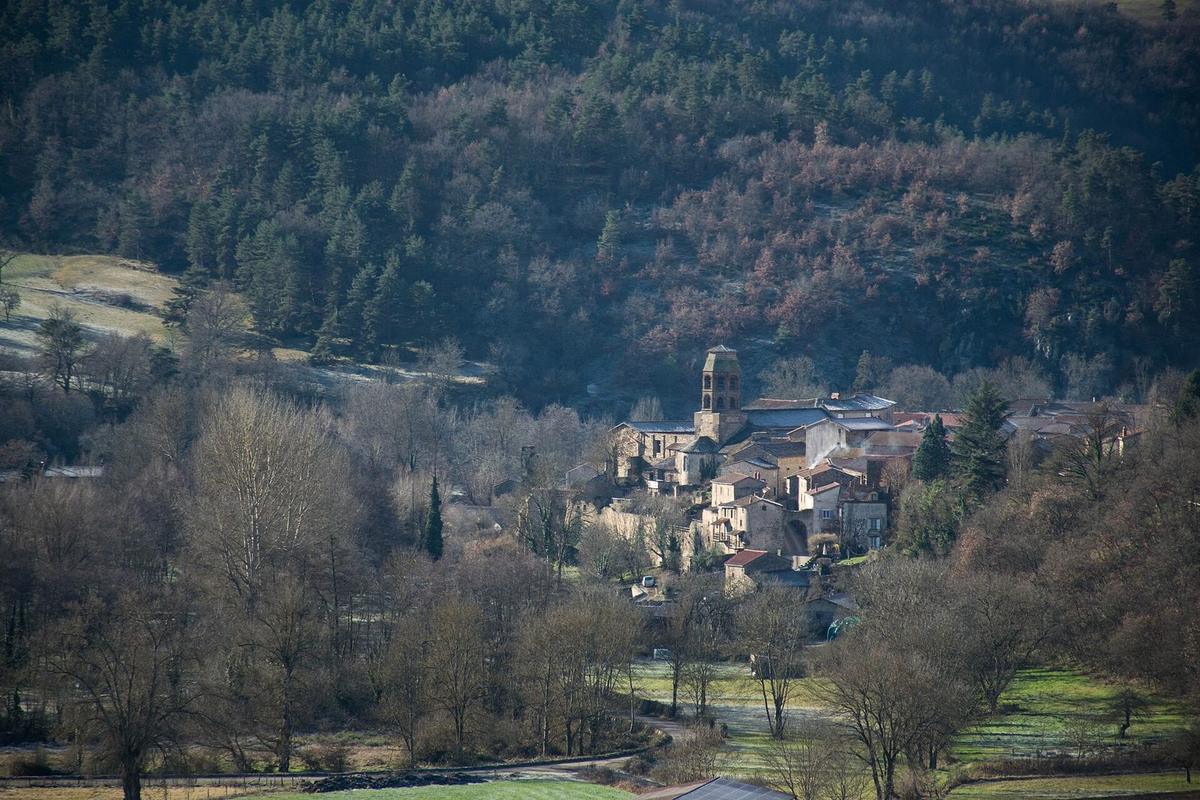 Cloître de l'abbaye de Lavaudieu