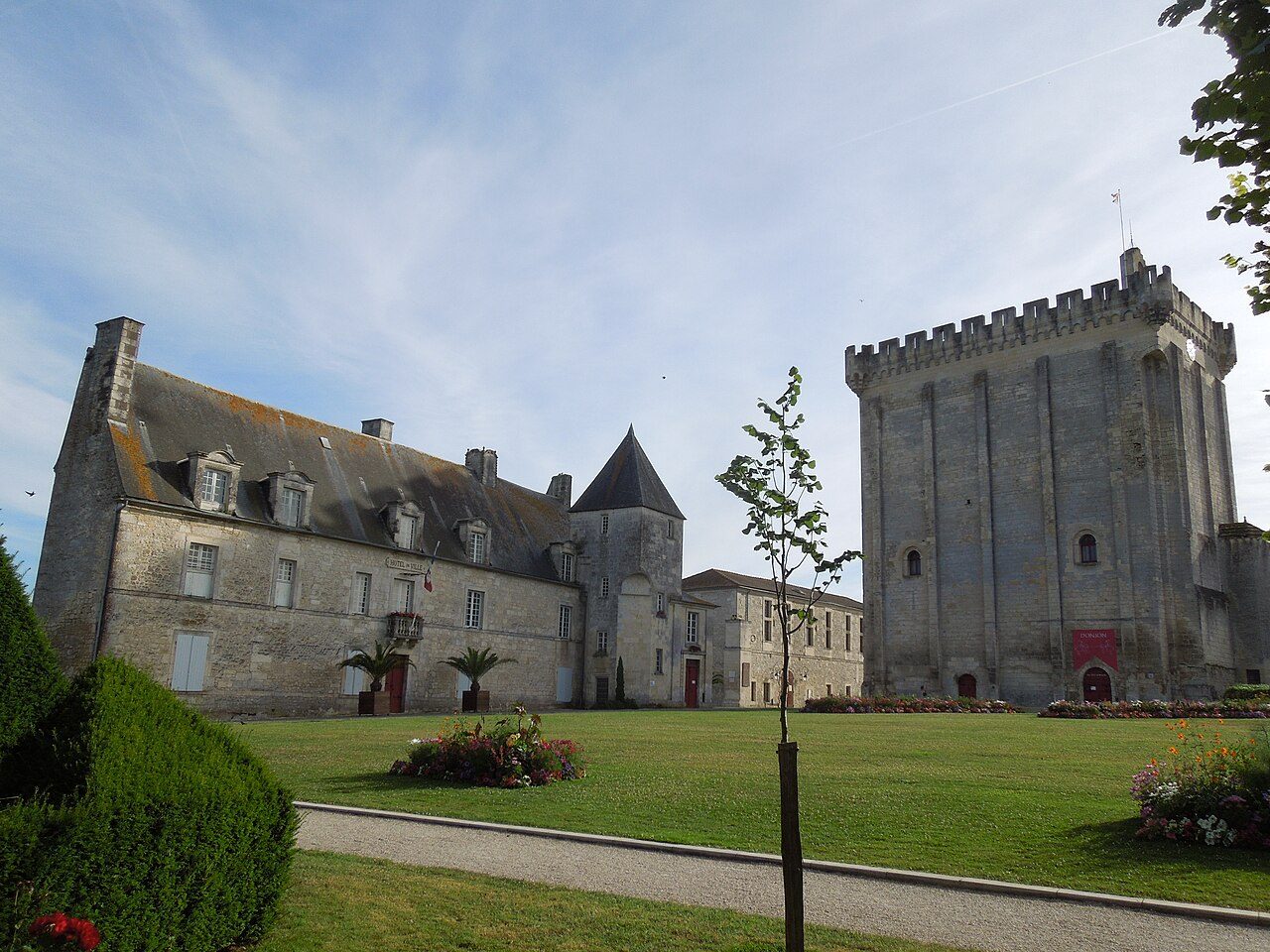 Donjon de Pons