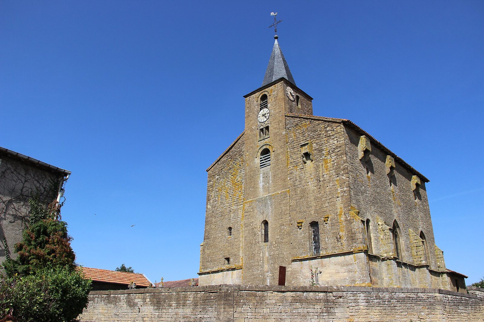 Eglise fortifiée de Saint-Pierrevillers