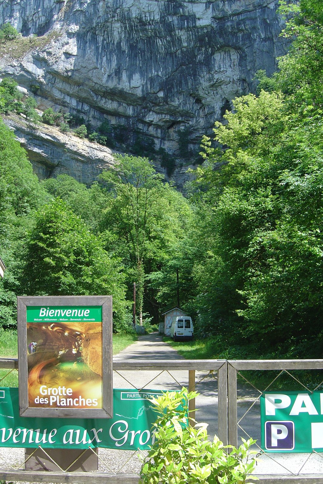 Grotte et Reculée des Planches