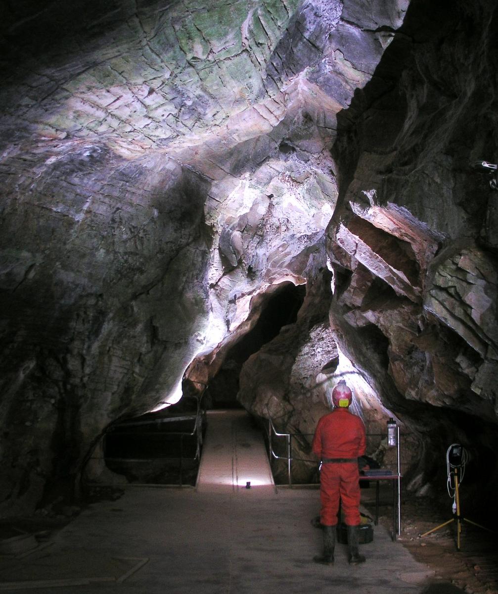 Grottes d'Azé et Blanot