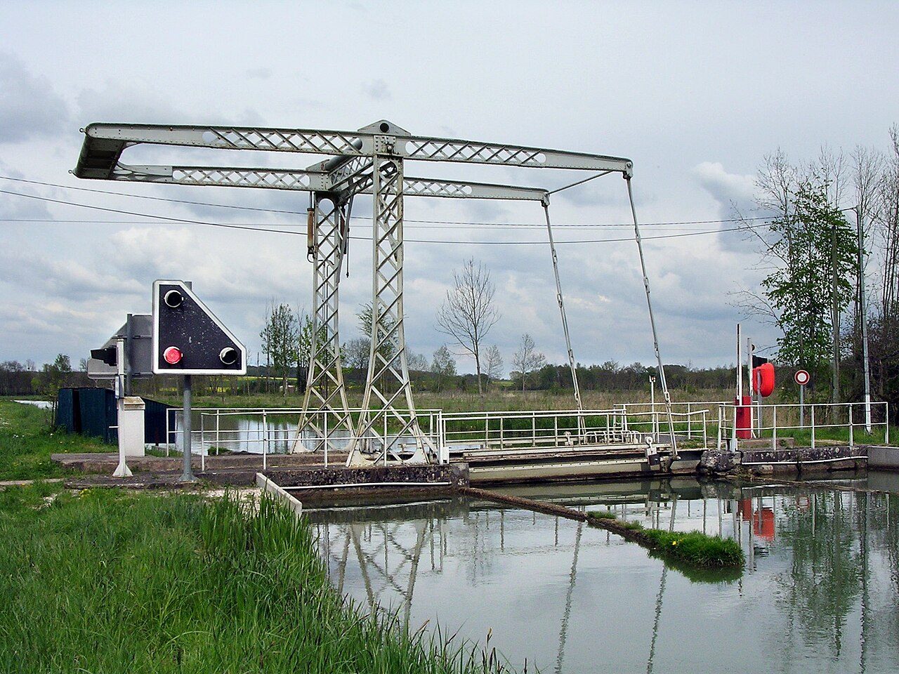 Le Canal Entre Champagne et Bourgogne