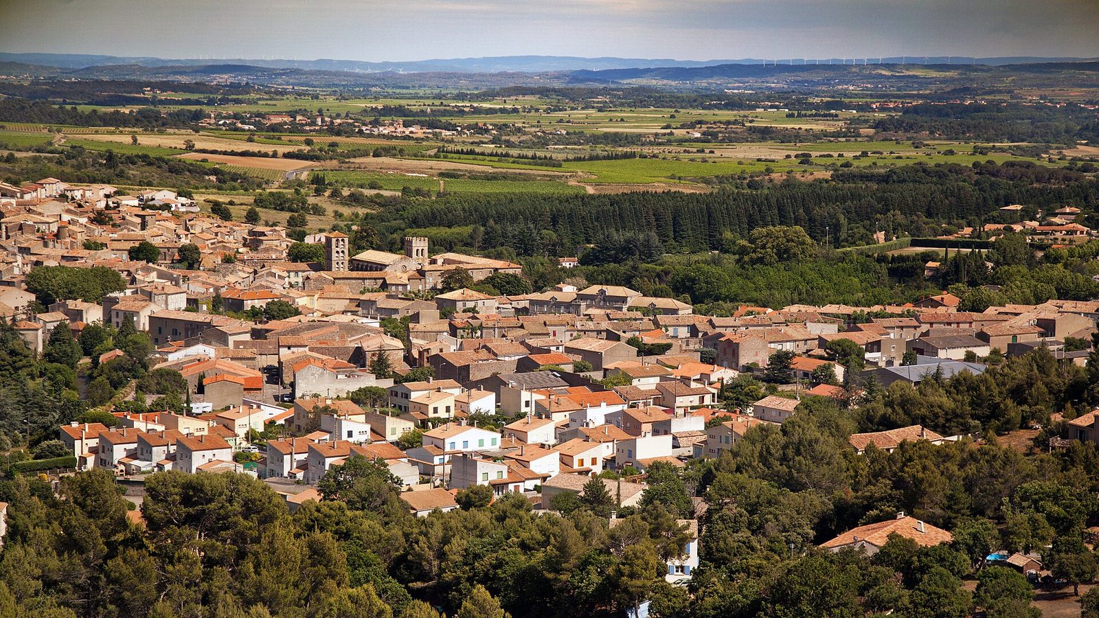 Le village et l'Abbaye de Caunes-Minervois