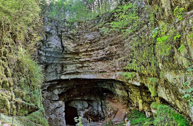 La Grotte de la Glacière