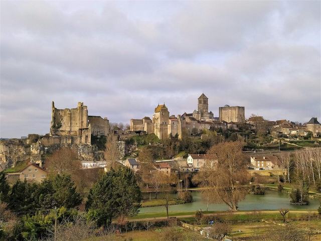 Les Géants du Ciel - Chauvigny