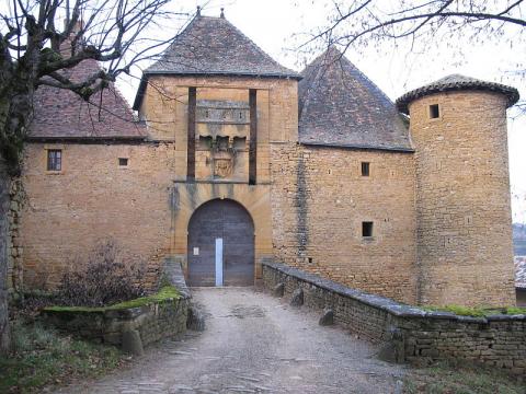 Château de Jarnioux By PHILDIC (Own work) via Wikimedia Commons