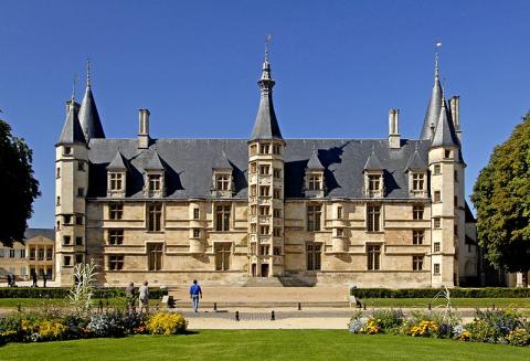 Palais ducal de Nevers by Jochen Jahnke CC-BY-SA-3.0 via Wikimedia Commons