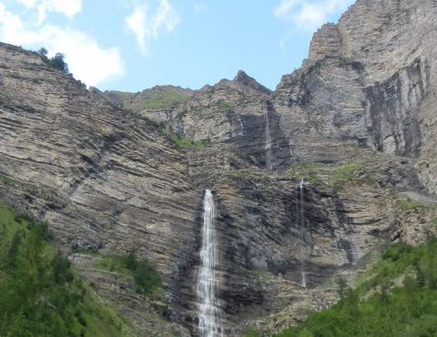 Cascade de la Pisse, proche du village Chateauroux-Les-Alpes